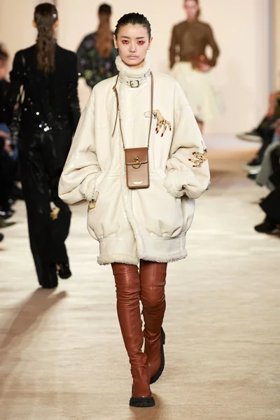Look 32